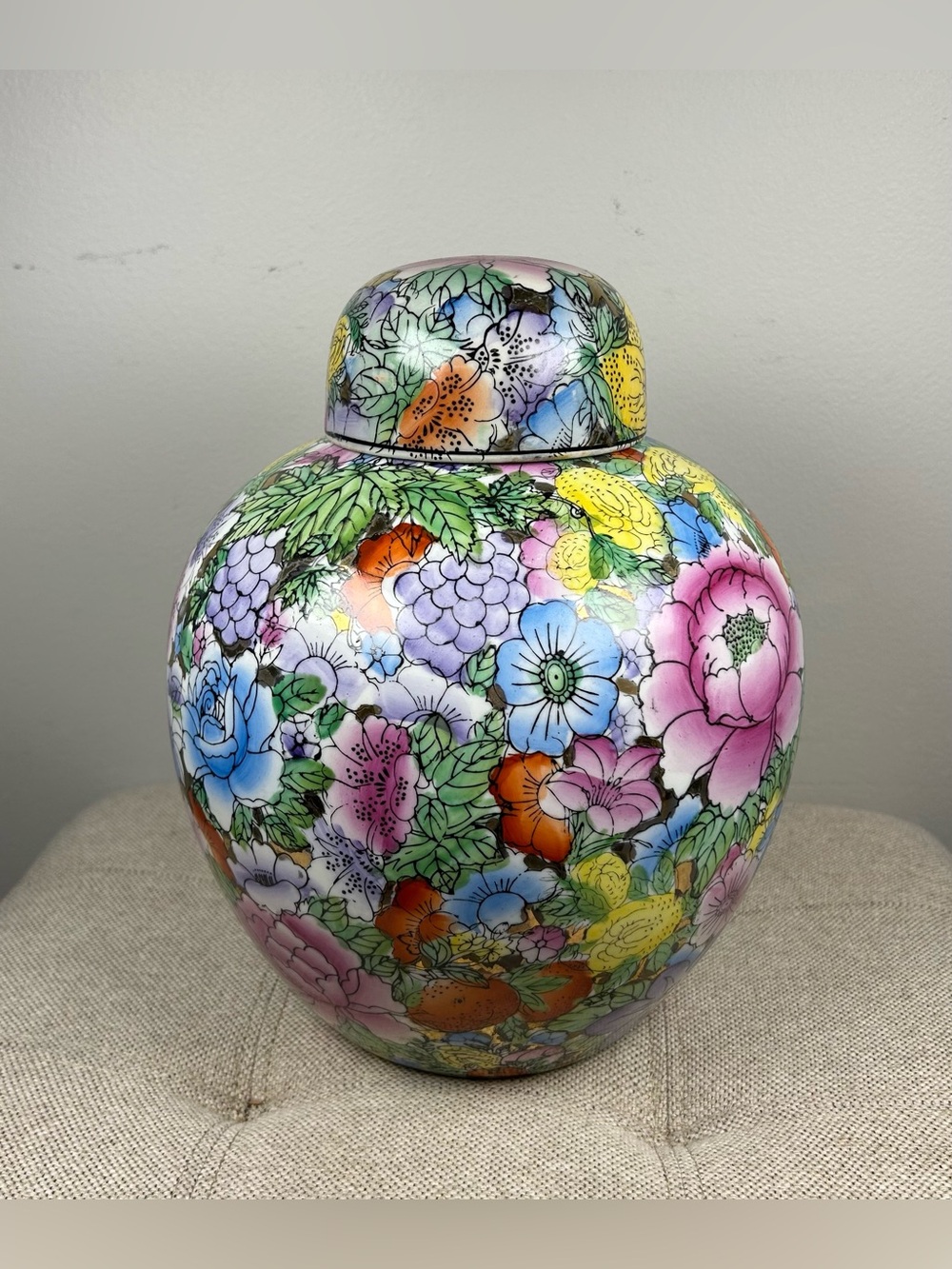 Vintage Zhongguo Chao Cai Hand Painted Chinese Ginger Jar Urn 10” w Lid 1970s
